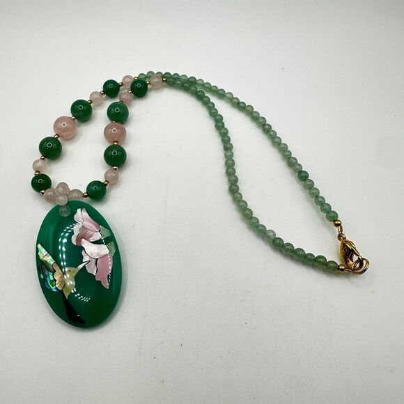 ~17.75" Signed Lee Sands, Jade and Rose quartz with MoP hummingbird necklace! - Picture 15 of 15